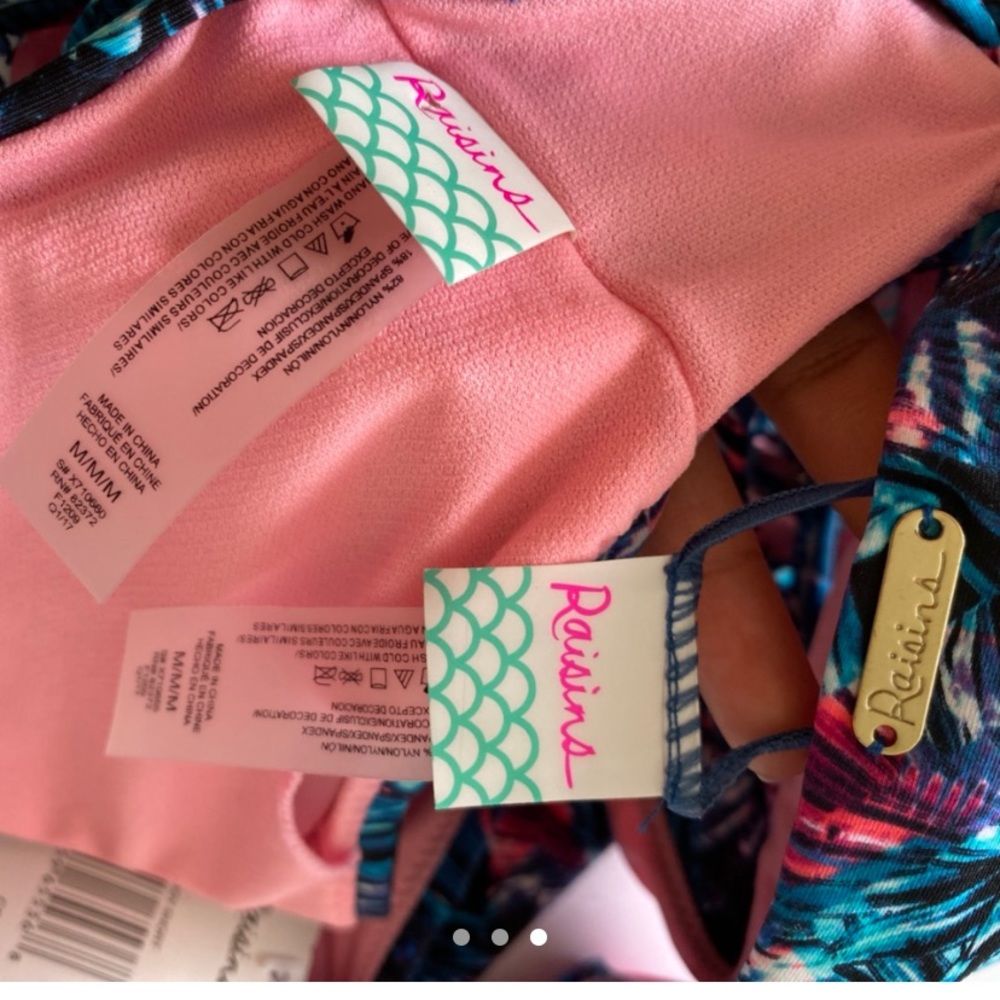 Bikini - Picture 3 of 3